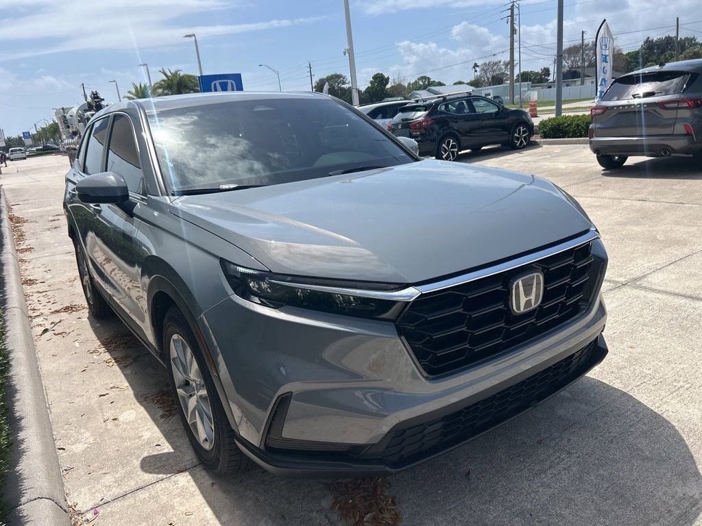 View vehicle photo 3