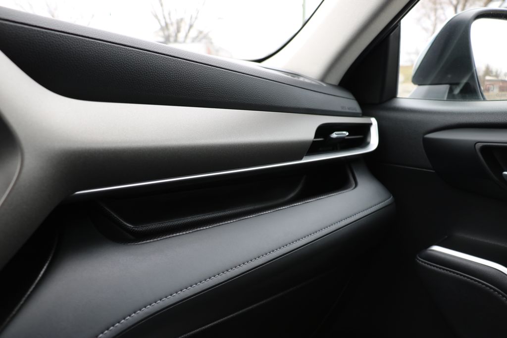 2025 Toyota Highlander XLE - Photo 20