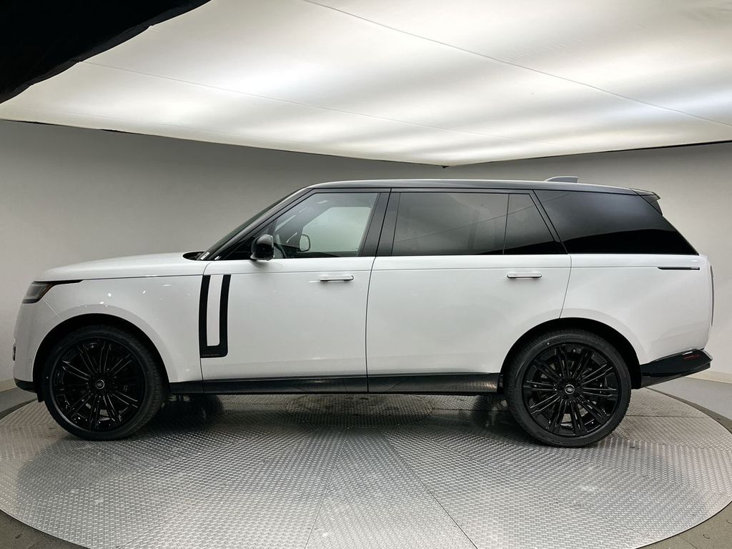 2025 Land Rover Range Rover SE 2
