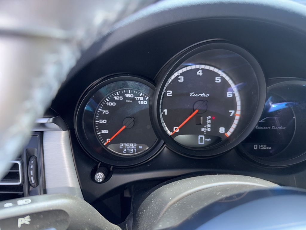 2021 Porsche Macan Turbo 6
