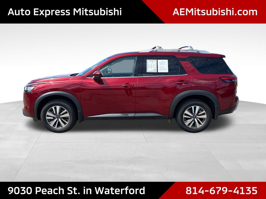 2023 Nissan Pathfinder SL - 3