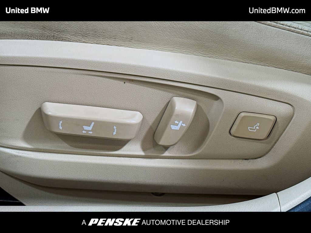 Thumbnail: 2013 Lexus ES - 4