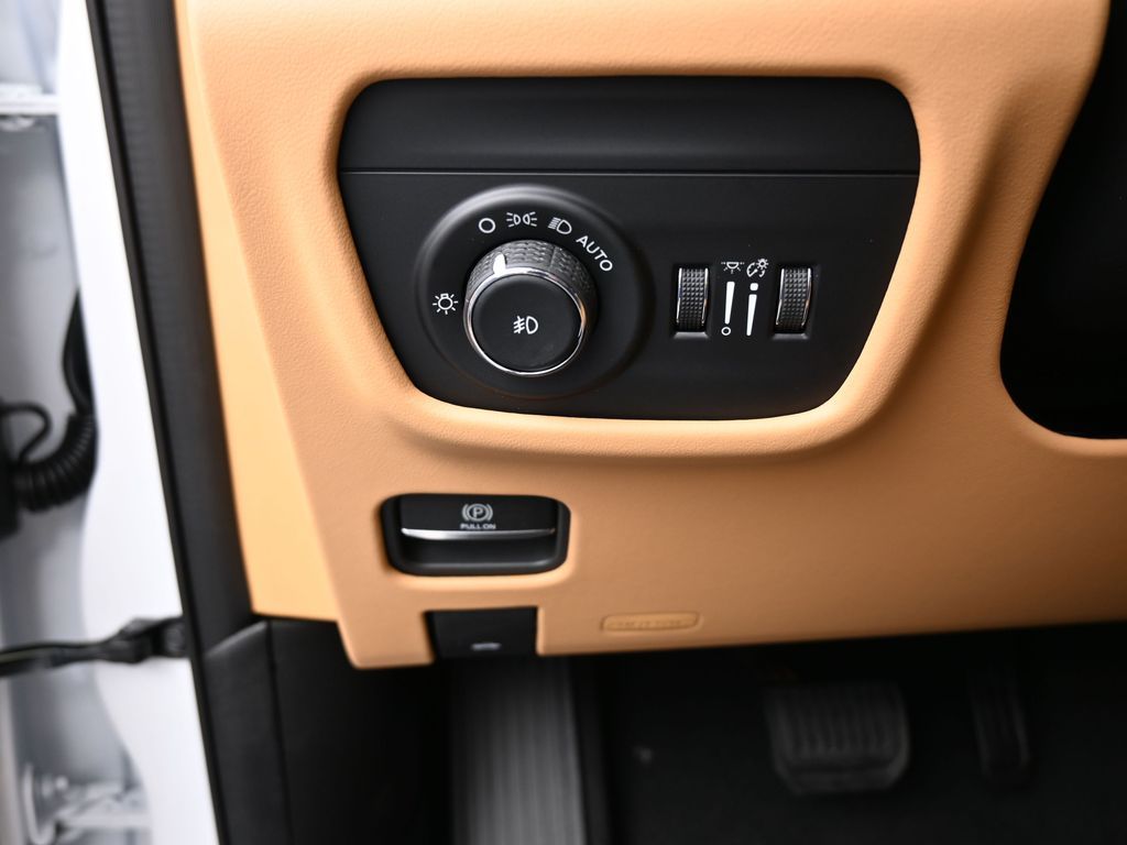 New 2025 Bright White Clearcoat Jeep Summit image 26