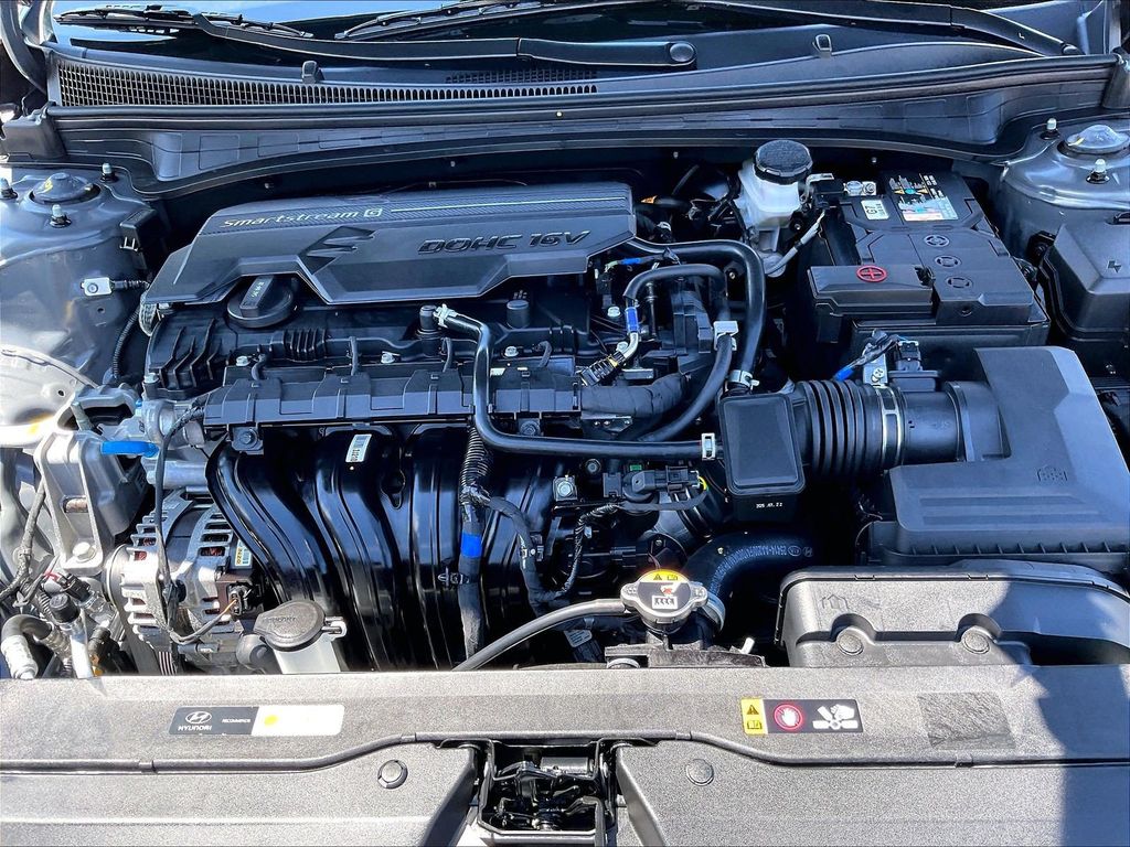 2025 Hyundai Elantra — photo 28