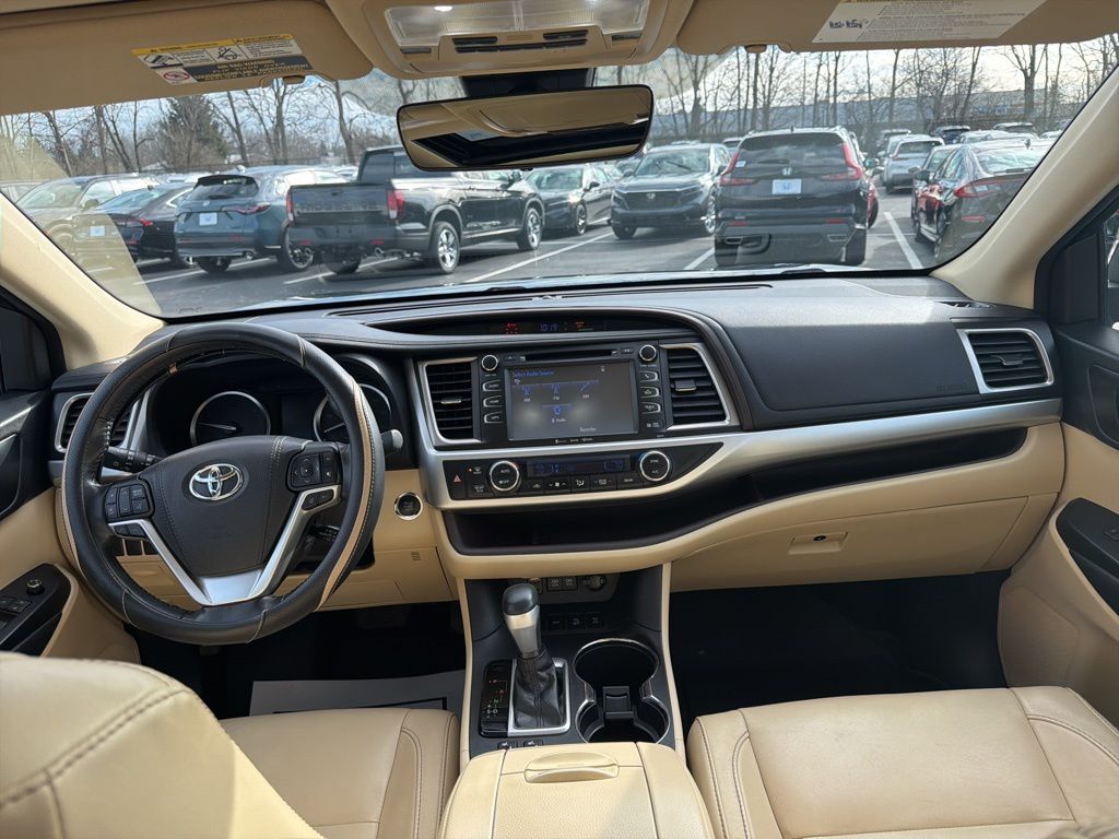 Thumbnail: 2017 Toyota Highlander - 12