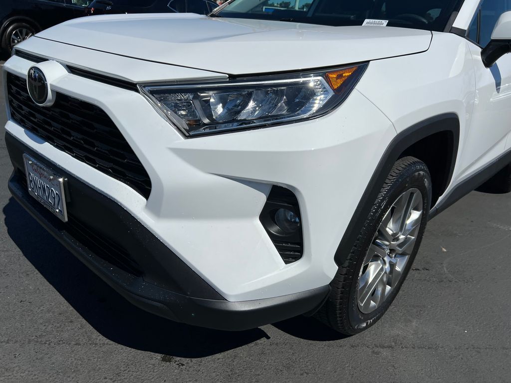 2019 Toyota RAV4 XLE Premium 3