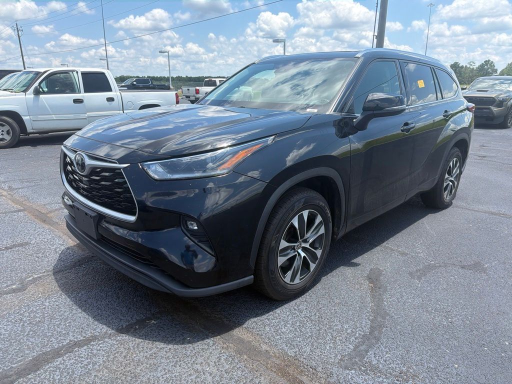 2021 Toyota Highlander XLE FWD