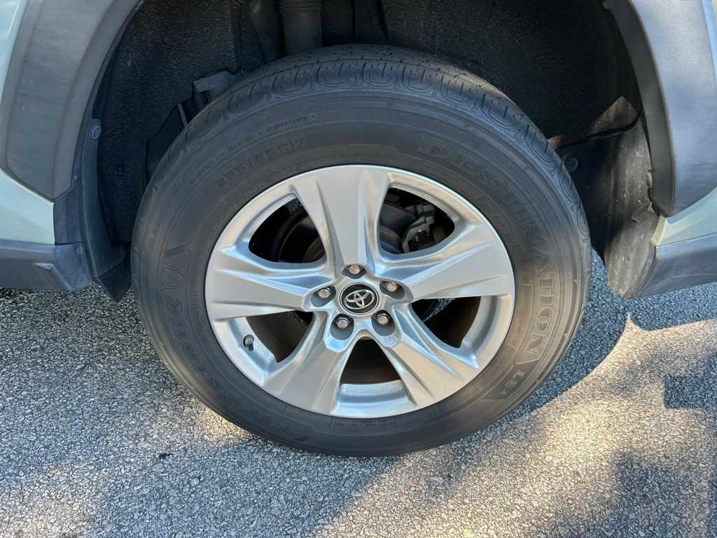 Thumbnail: 2019 Toyota RAV4 - 9