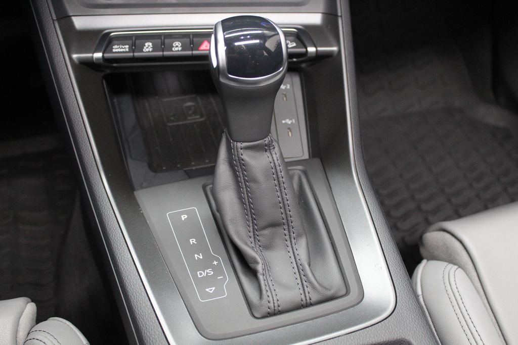 Thumbnail: 2024 Audi Q3 - 16