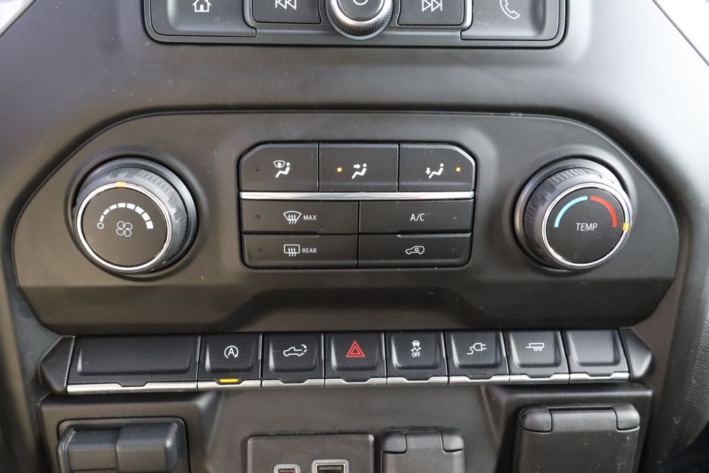 Thumbnail: 2021 Chevrolet Silverado 1500 - 21