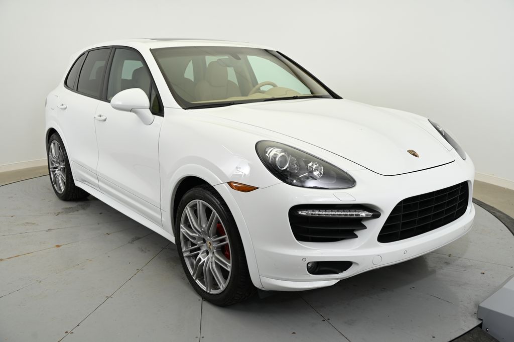 2013 Porsche Cayenne GTS 9