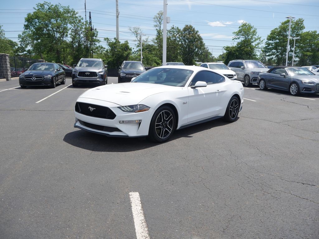 Oxford White 2022 Ford Mustang Coupe Rear-Wheel Drive 6-Speed Manual