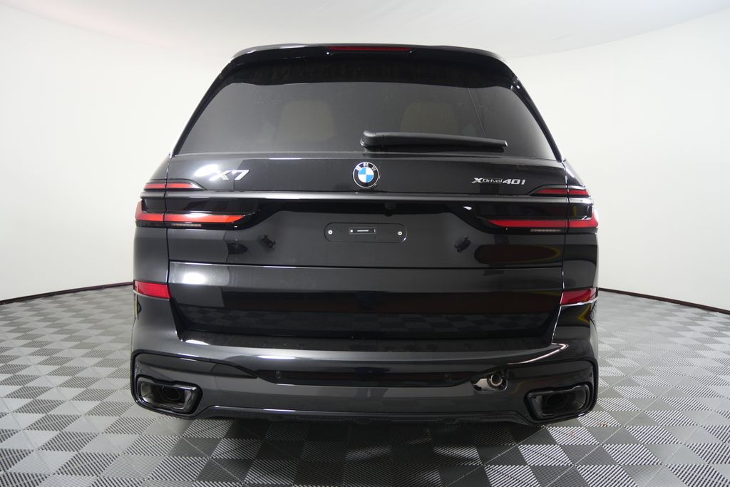 Thumbnail: 2026 BMW X7 - 4
