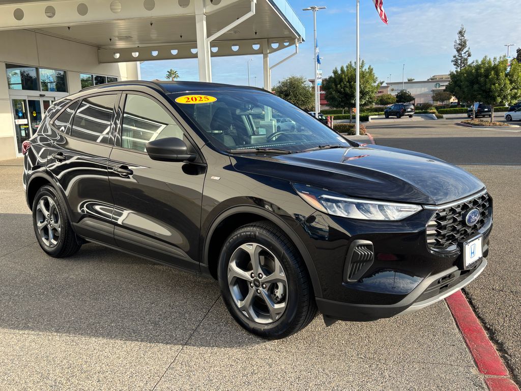 Thumbnail: 2025 Ford Escape - 3