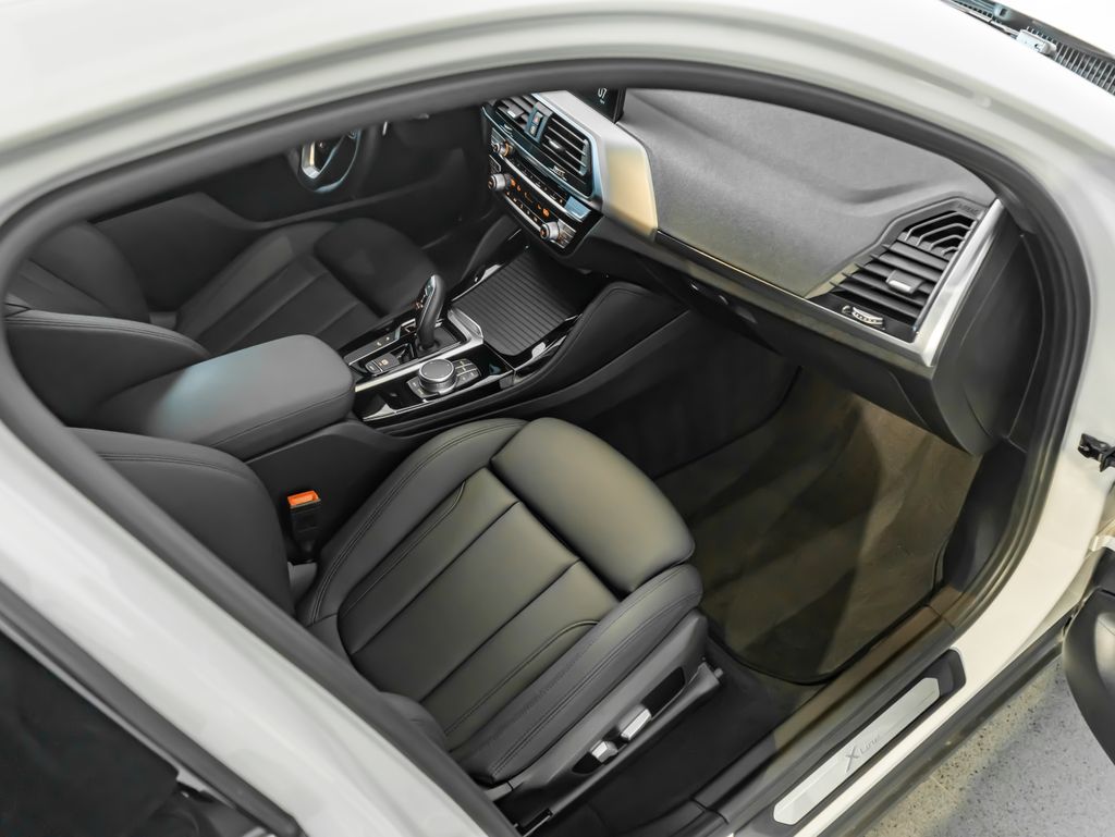 Used 2021 White BMW xDrive30i image 29