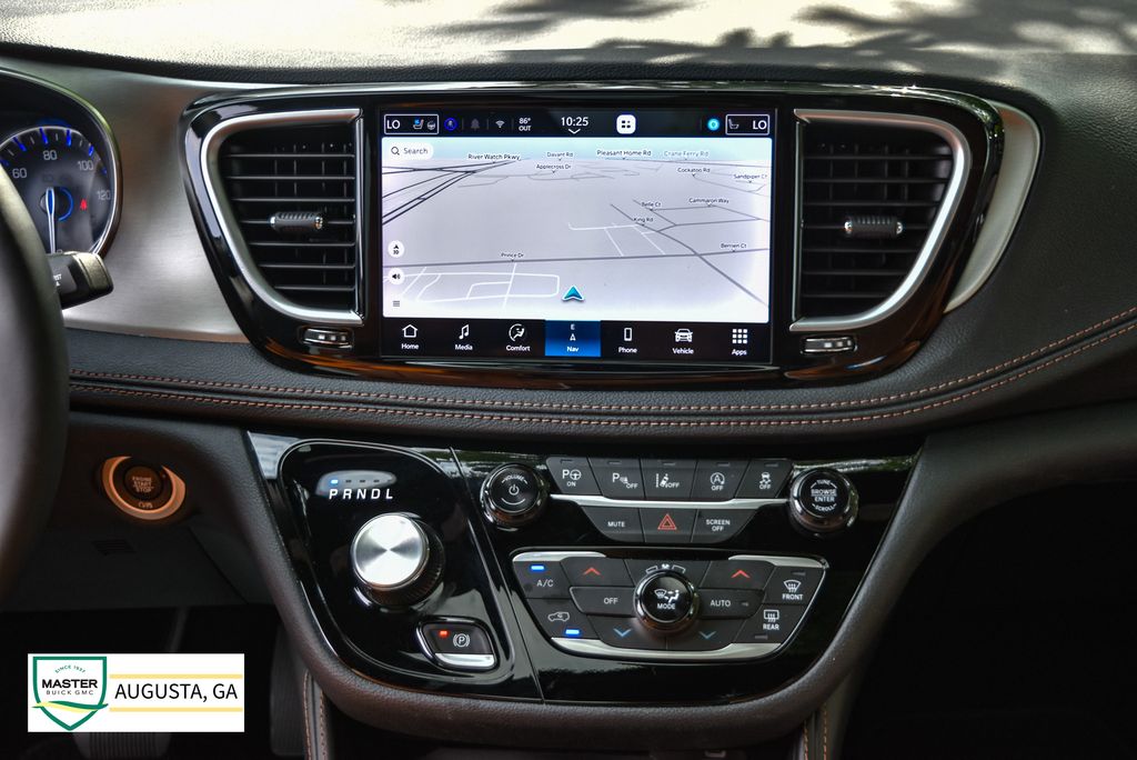 Used 2025 Chrysler Pacifica Van