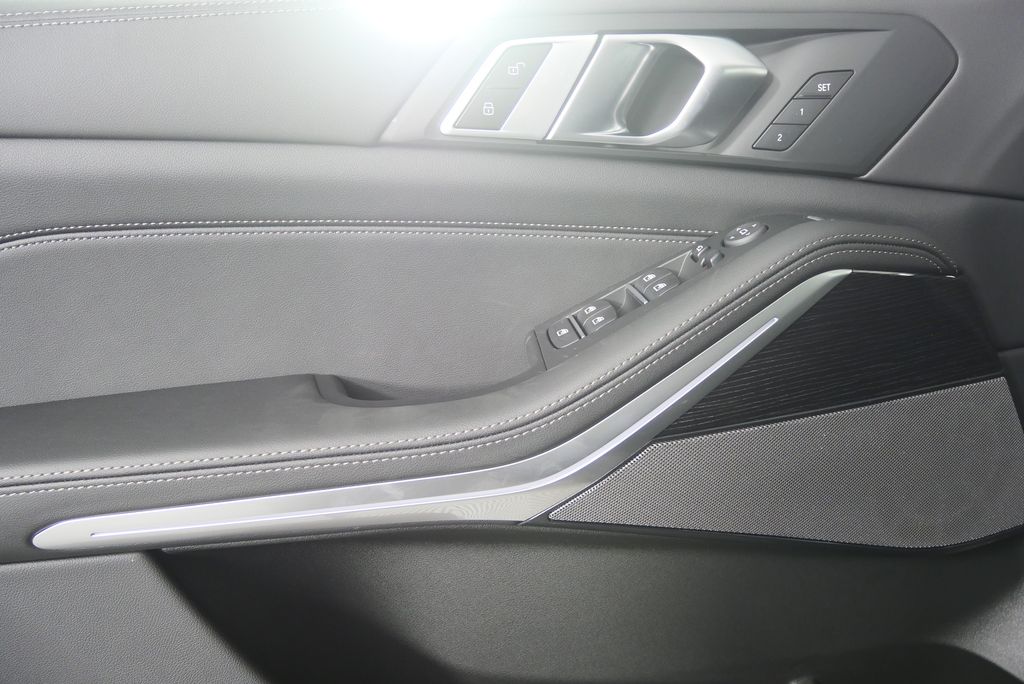 Thumbnail: 2026 BMW X5 - 9