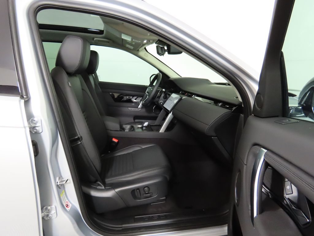 Thumbnail: 2024 Land Rover Discovery Sport - 21