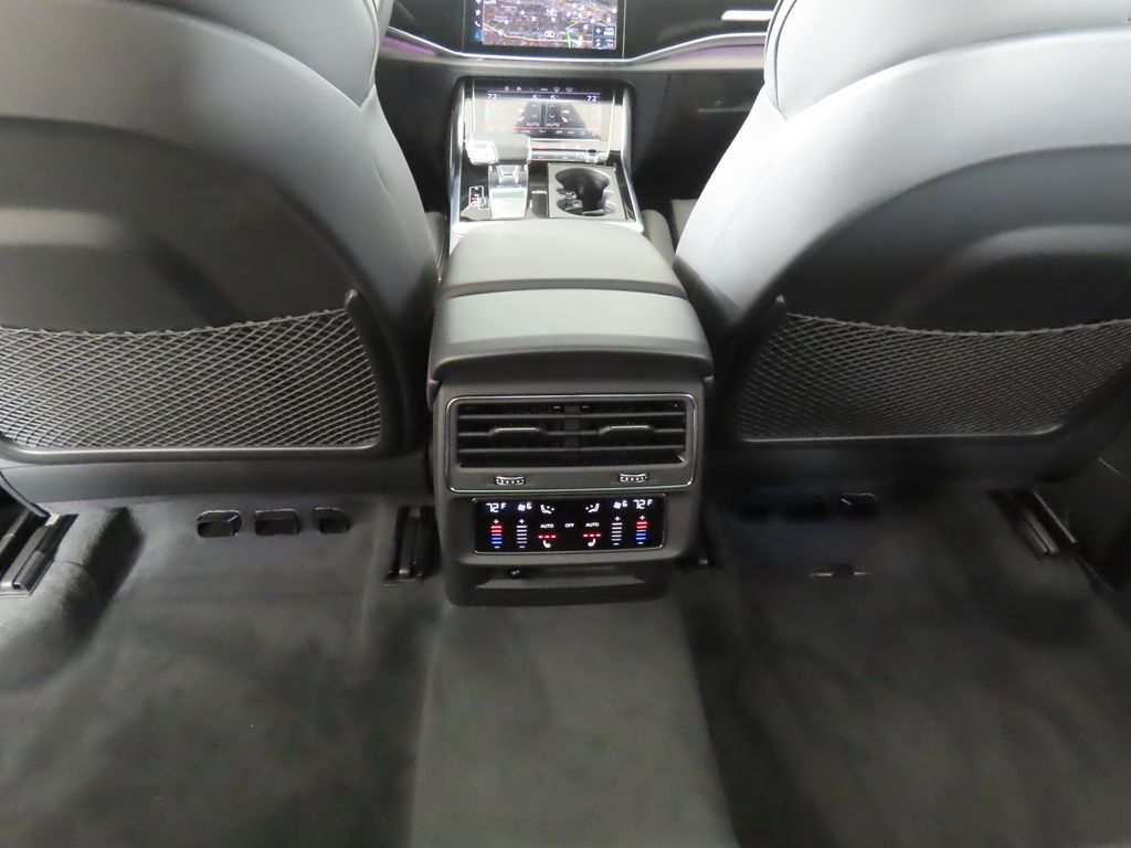 Thumbnail: 2025 Audi RS Q8 - 23