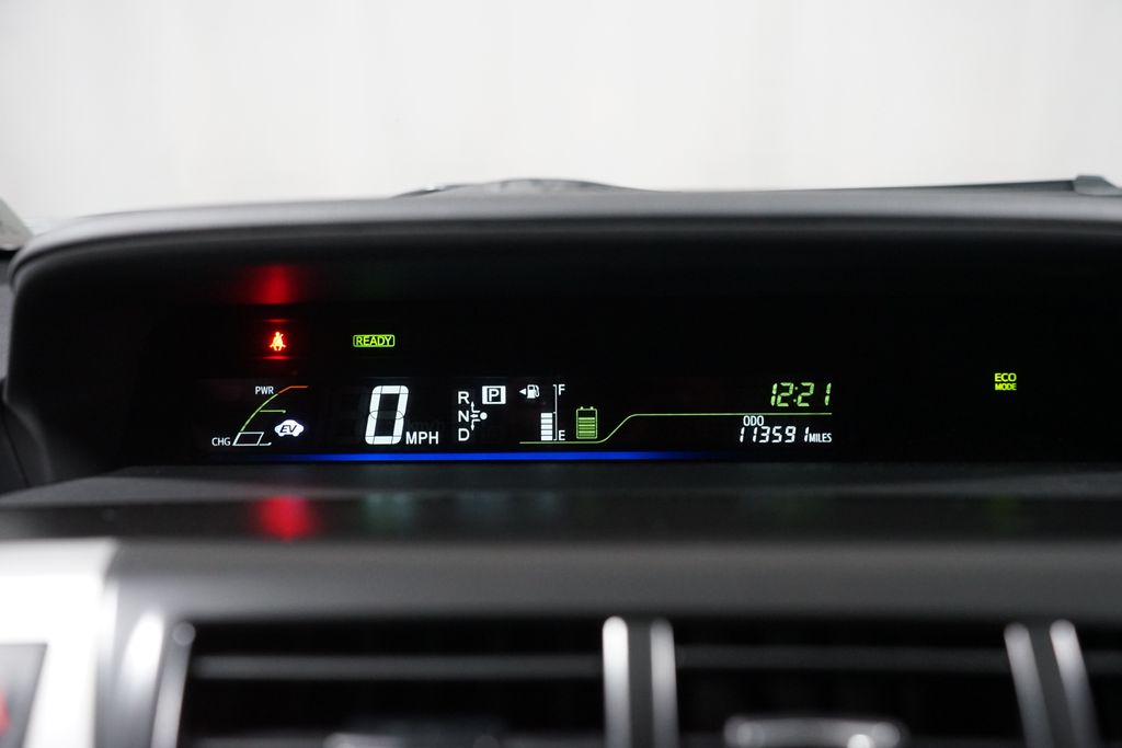 Thumbnail: 2012 Toyota Prius v - 15