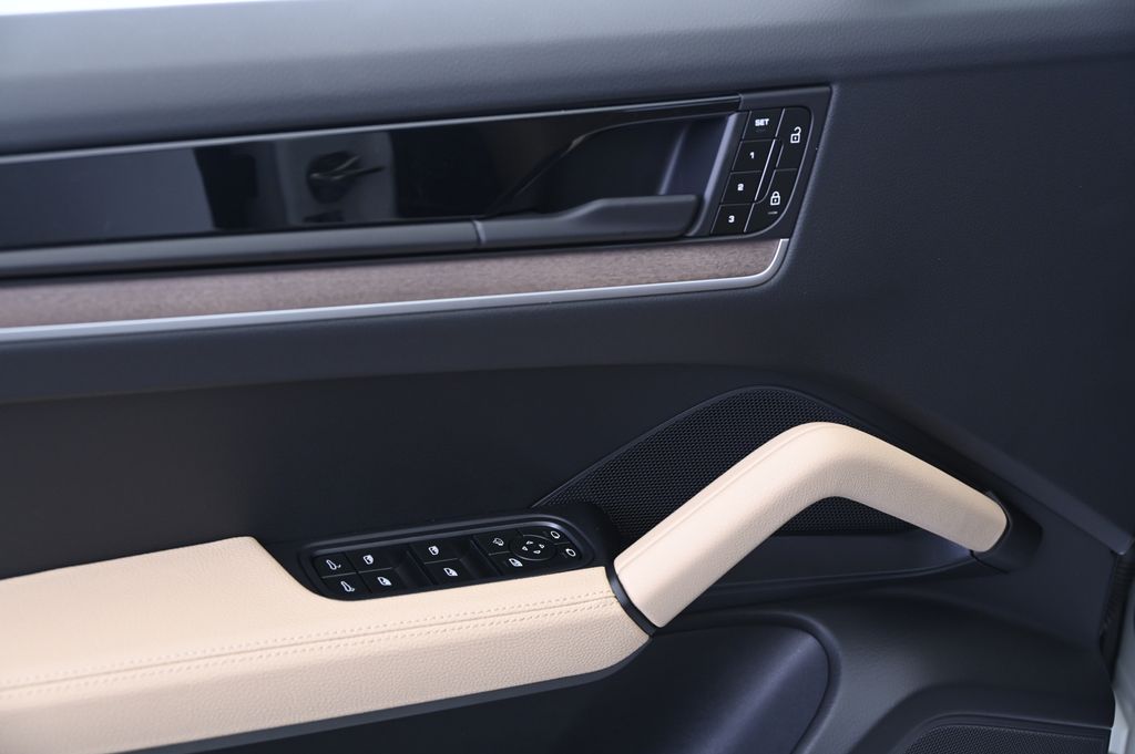 Thumbnail: 2025 Porsche Cayenne - 27