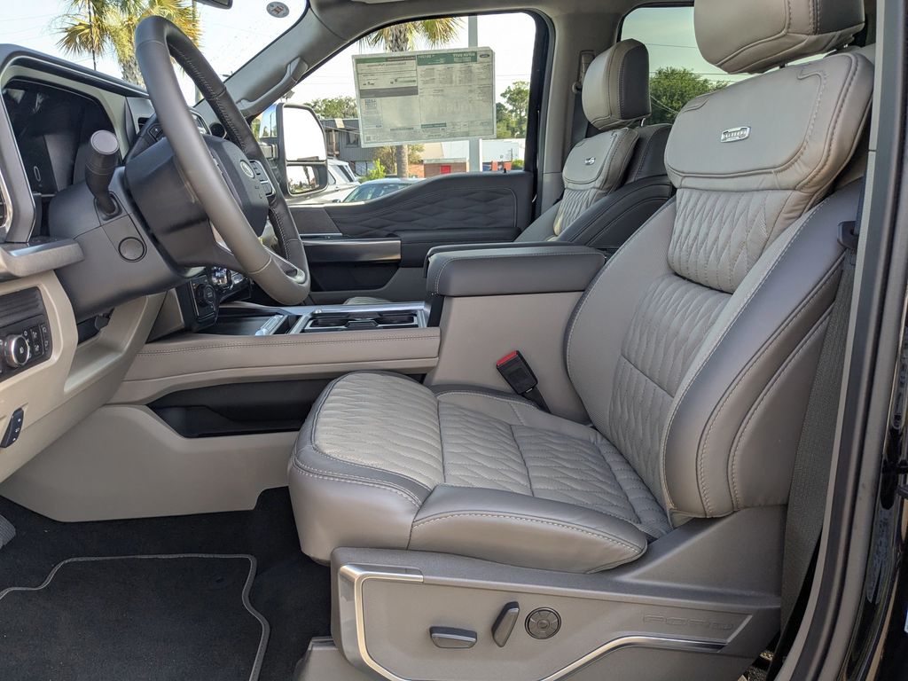 2025 Ford F-450 Super Duty Platinum