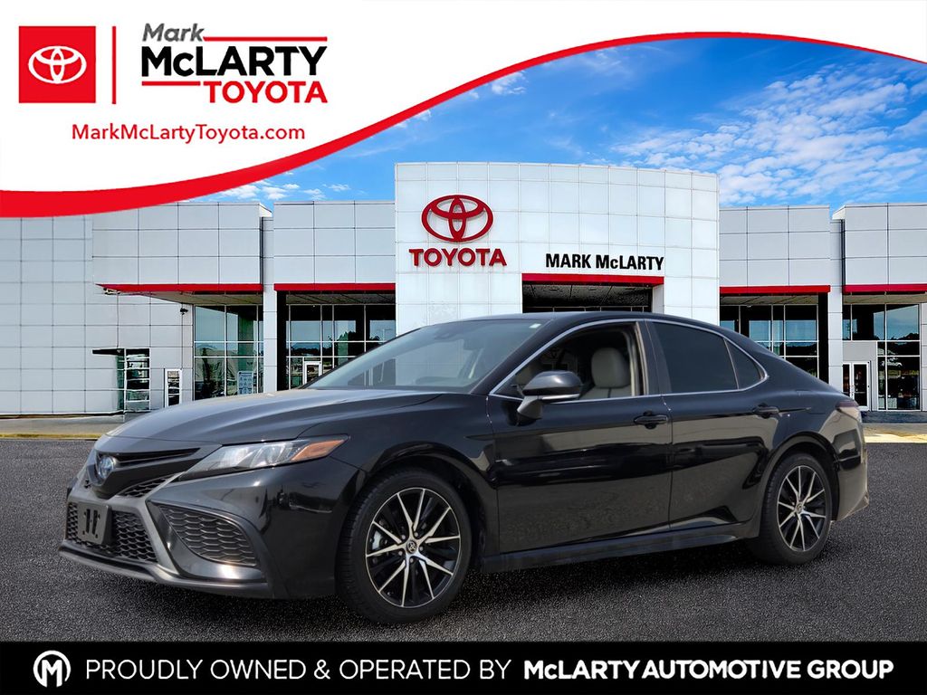 2022 Toyota Camry Hybrid SE FWD