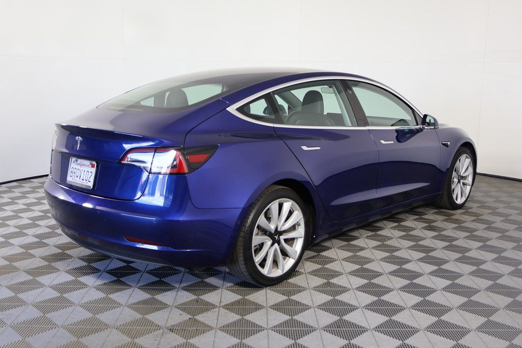 Thumbnail: 2020 Tesla Model 3 - 4