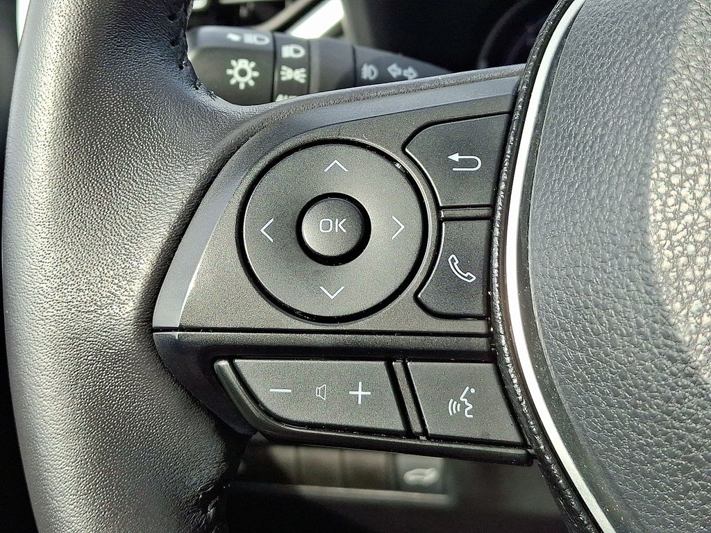 Thumbnail: 2021 Toyota RAV4 - 22
