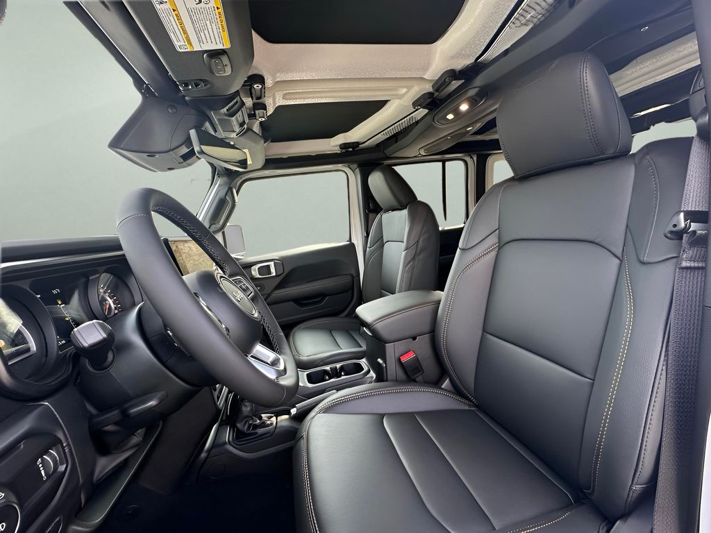 2026 Jeep Wrangler 4-Door Sahara - Photo 10
