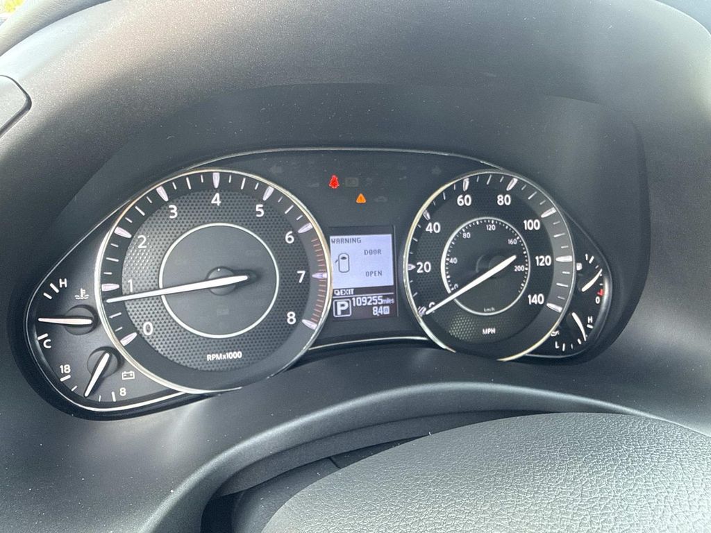Used 2019 Gray Nissan Platinum image 16