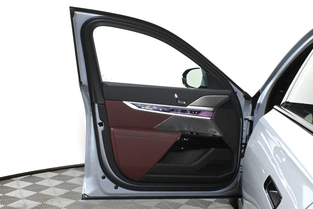 Thumbnail: 2026 BMW 7 Series - 27