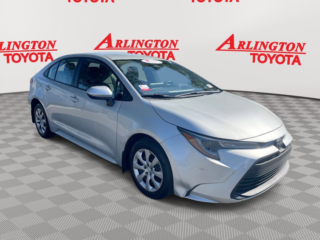 2025 Toyota Corolla LE's photo