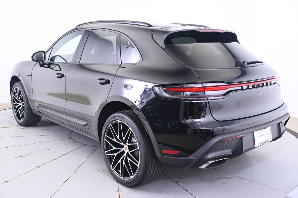 Thumbnail: 2025 Porsche Macan - 3