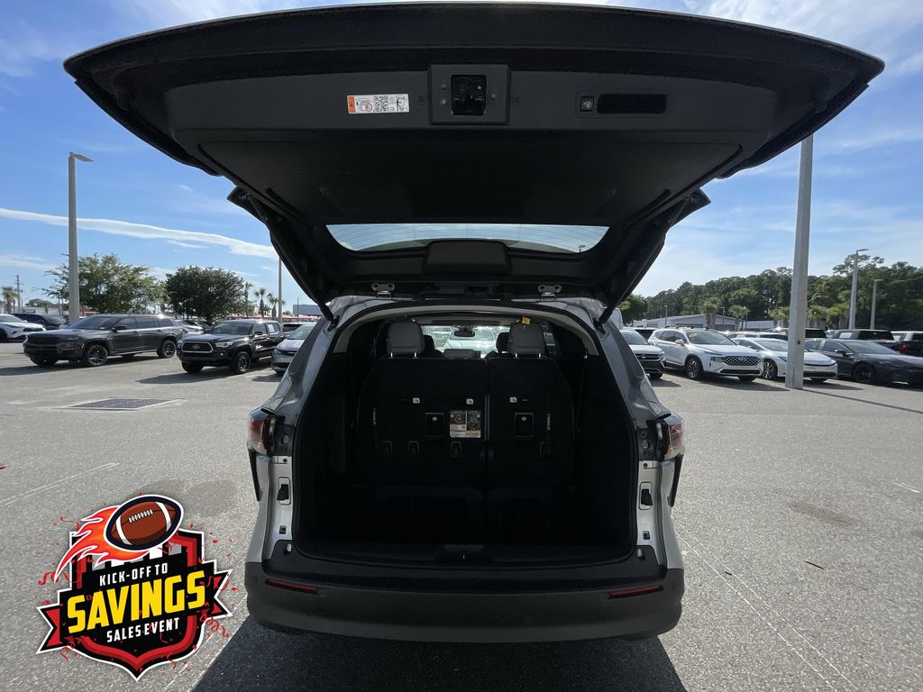 Used 2025 Toyota Sienna Van