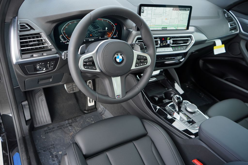 Thumbnail: 2025 BMW X4 - 11