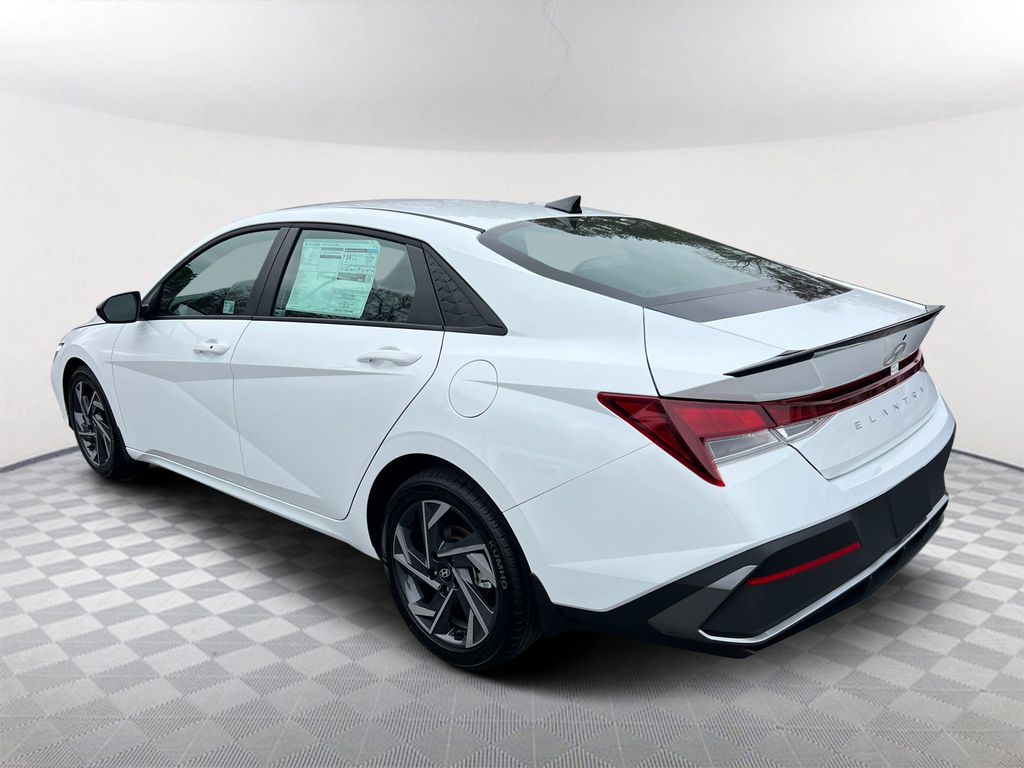 2025 Hyundai Elantra SEL Sport - 4