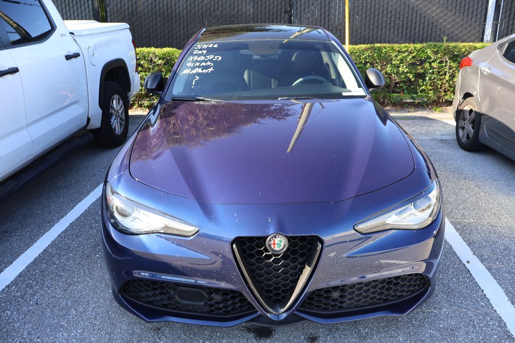 Thumbnail: 2019 Alfa Romeo Giulia - 5