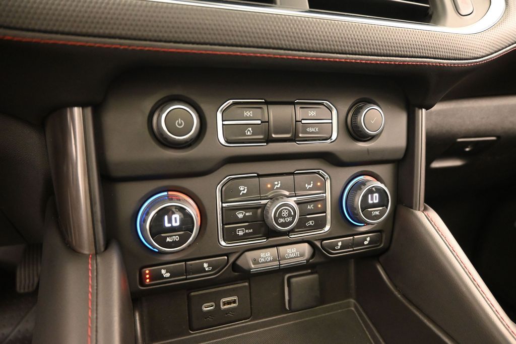 2023 Chevrolet Suburban 4WD RST