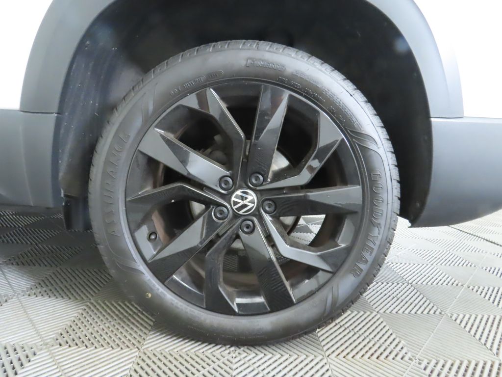Thumbnail: 2022 Volkswagen Taos - 32