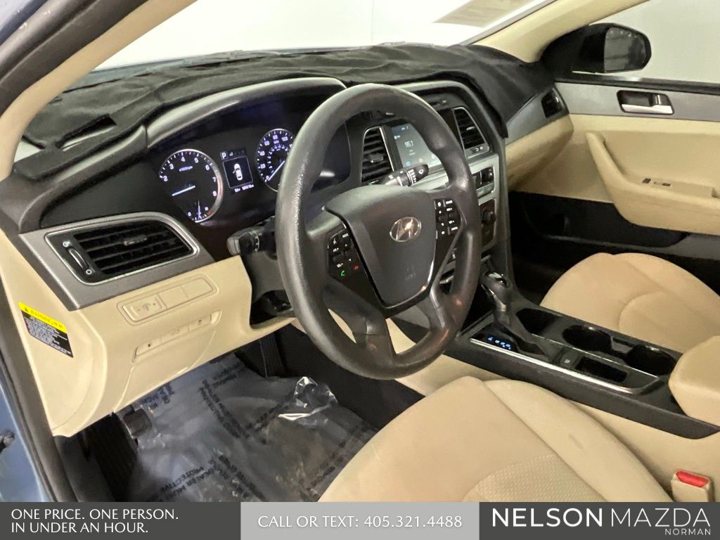 Used 2016 Blue Hyundai Base image 25