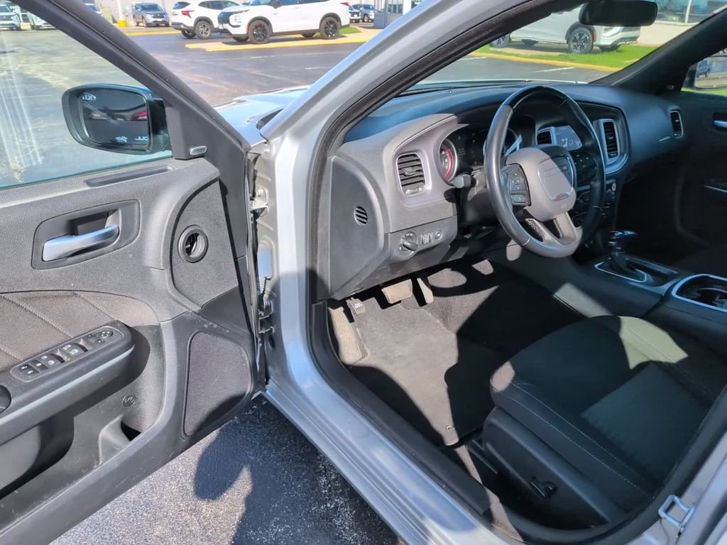 Used 2023 Silver Dodge SXT image 6