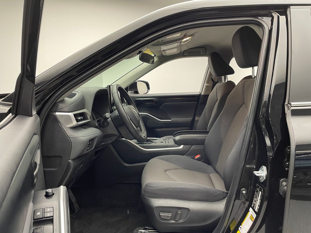 Thumbnail: 2025 Toyota Highlander - 12