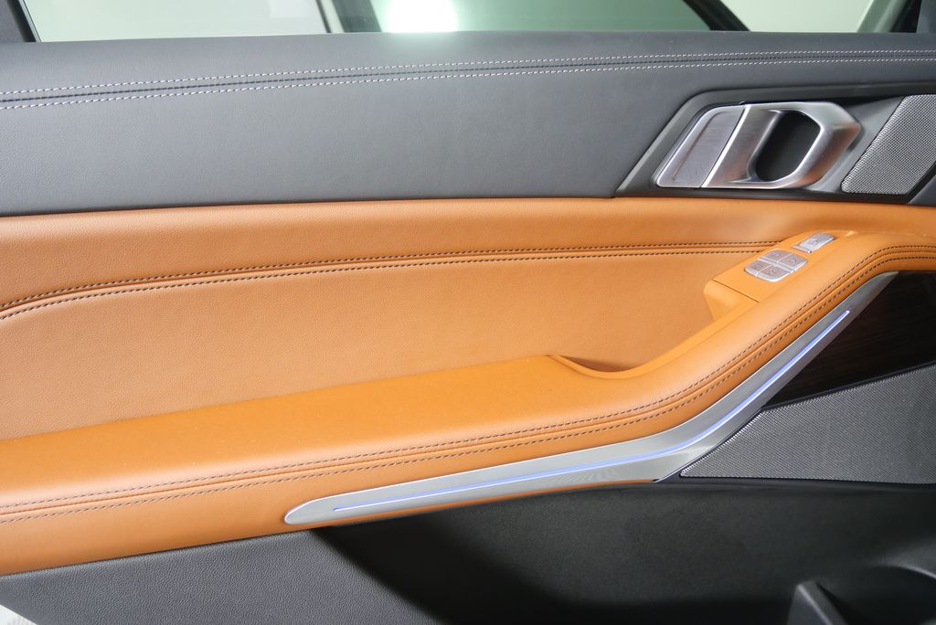 Thumbnail: 2025 BMW X7 - 13