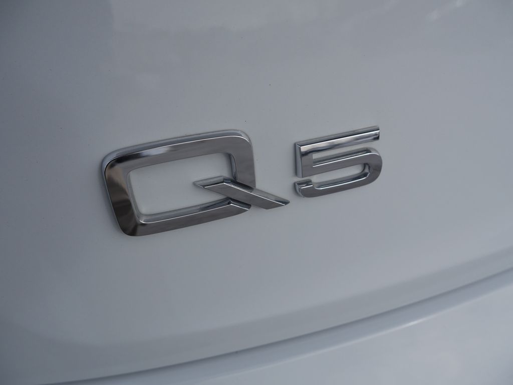 Thumbnail: 2022 Audi Q5 - 9