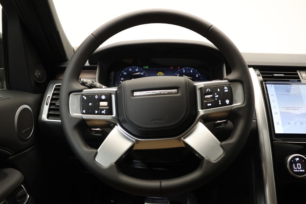 Thumbnail: 2026 Land Rover Discovery - 17