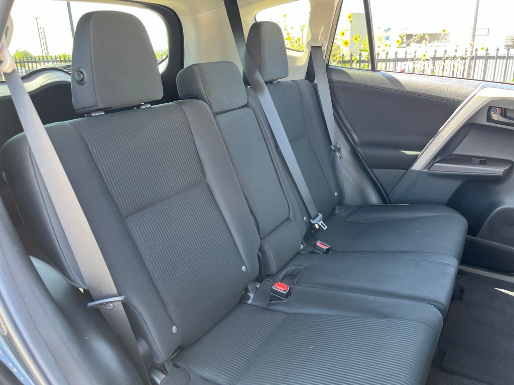Thumbnail: 2018 Toyota RAV4 - 25
