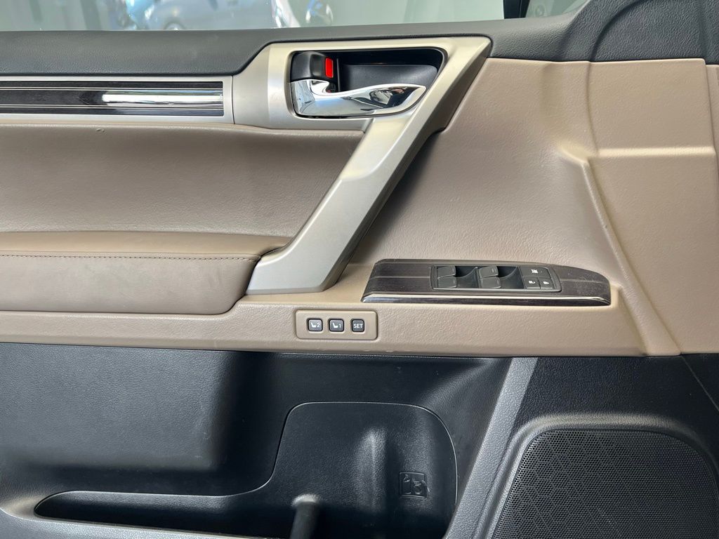 Thumbnail: 2021 Lexus GX - 25