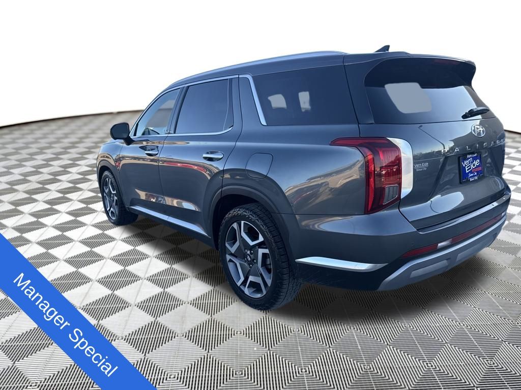 View vehicle photo 4