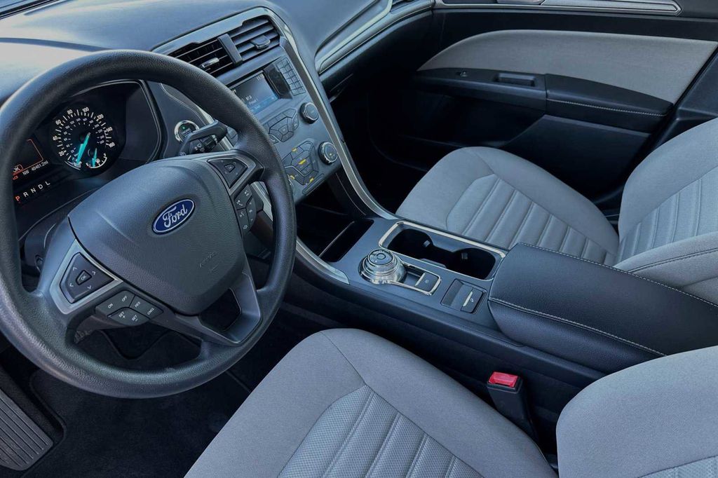 2019 Ford Fusion S 12